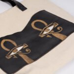 ⁦شنطة لابتوب دك وجلد برسم يدوي⁩ - الصورة ⁦3⁩